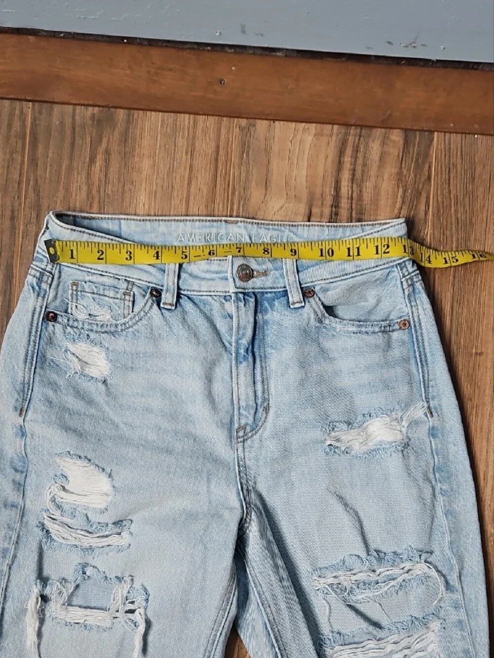 American Eagle Outfitters Light Blue Distressed Destroyed Mom Jeans 0